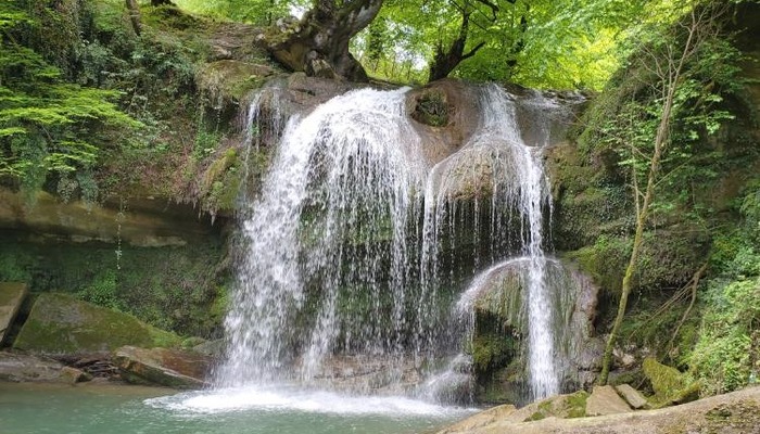 آبشارهای زیبا و دیدنی در اطراف سد لفور